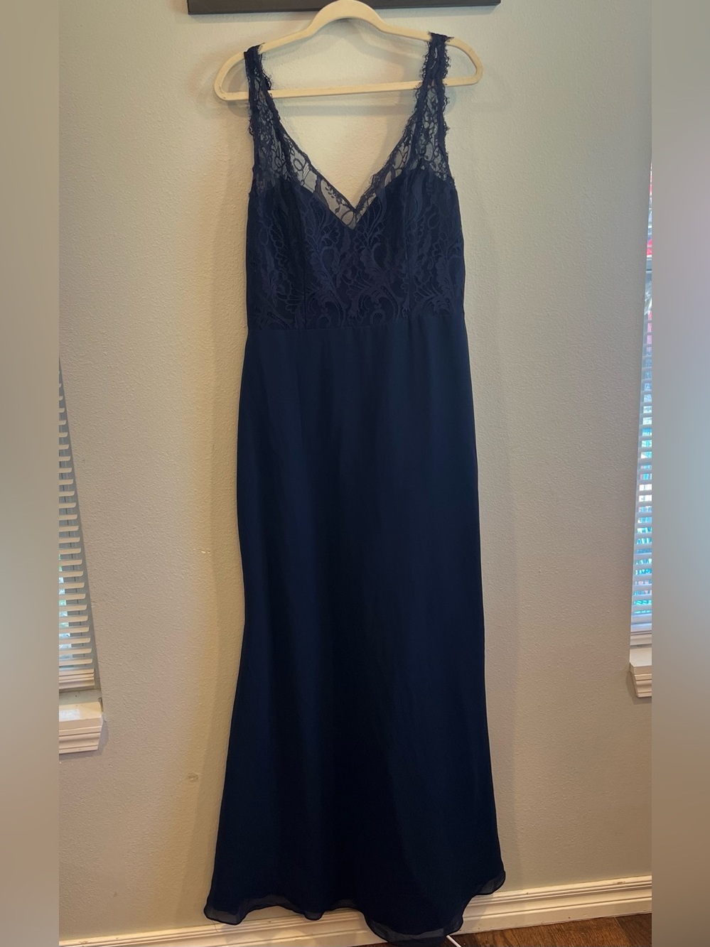Hayley Paige Occasions Formal Dress Navy blue lace top V neck NWT Size 12